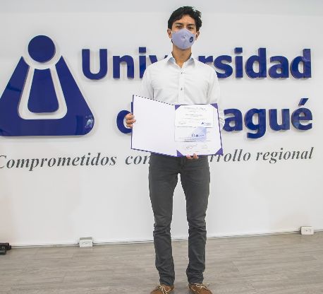 Carlos Alberto Reyes Tafur / Ingeniero Civil - grado sobresaliente
